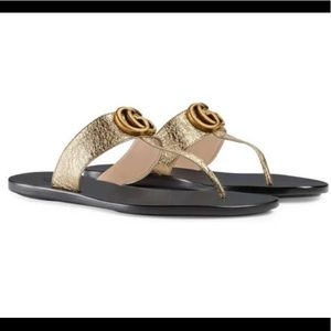 Gucci Marmont leather thong sandals with Double G